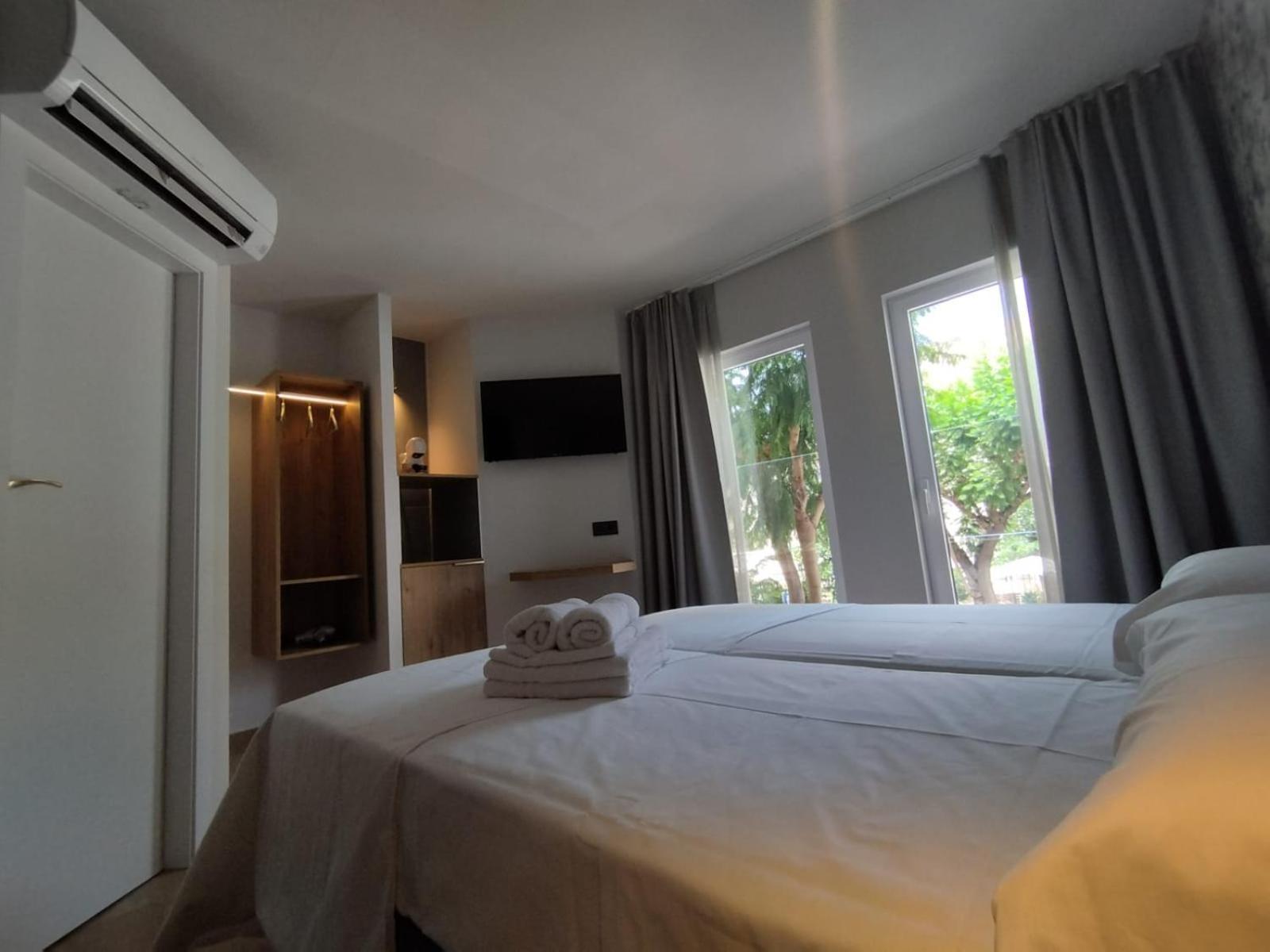 Plaza Rooms โตตานา ภายนอก รูปภาพ